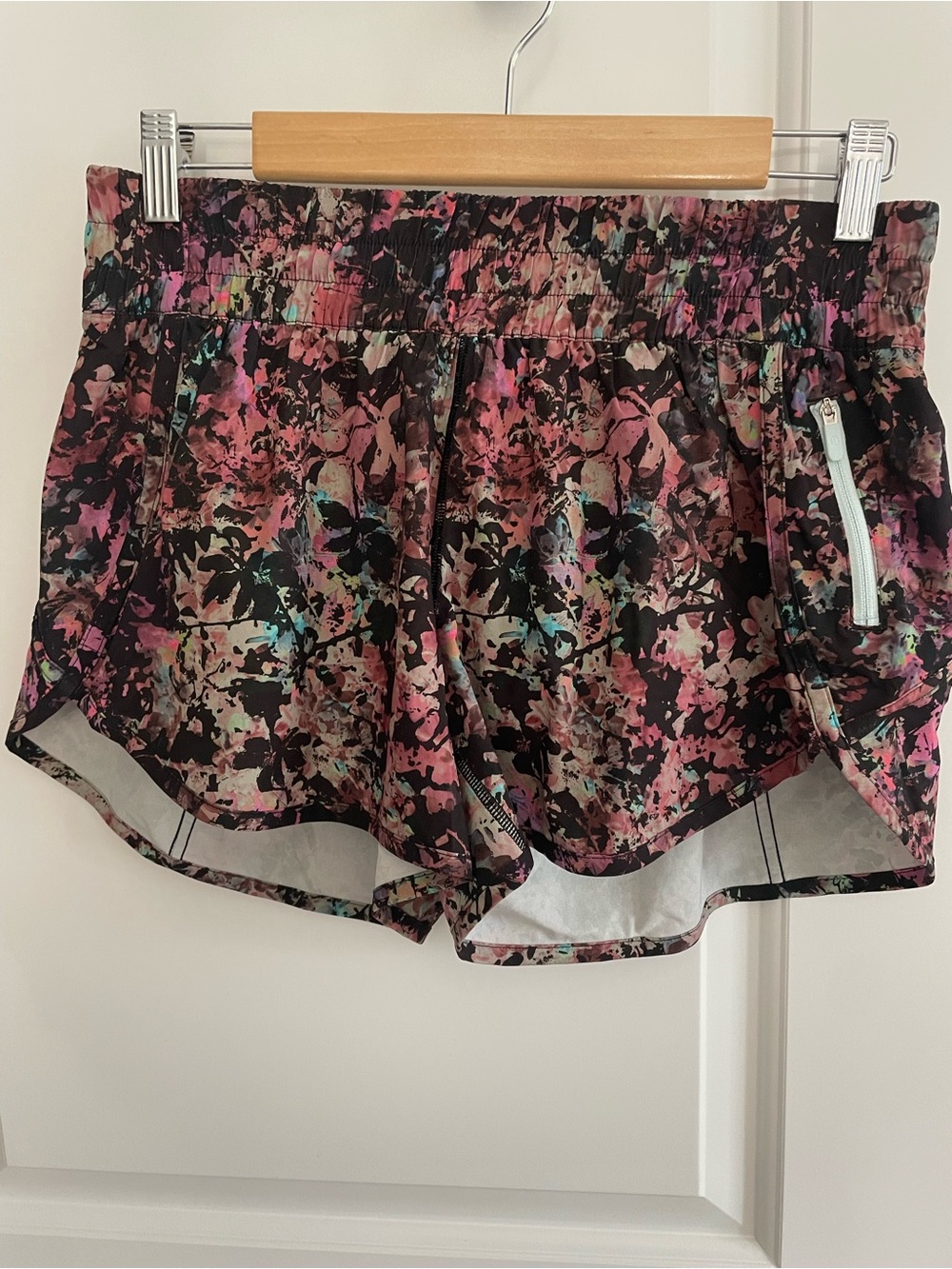 Lululemon Tracker Low Rise Lined Short 4”